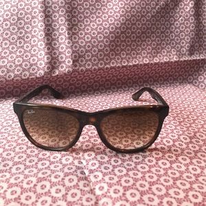 Women’s Ray-bans